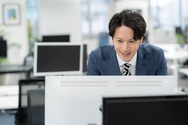 【完全週休2日制/＜＜顧客先常駐無し＞＞＊社内で教育＊「基幹系情報システム基盤」の設計・運用・保守（未経験可）】開発から運用、保守、再構築まで一連の業務を担当