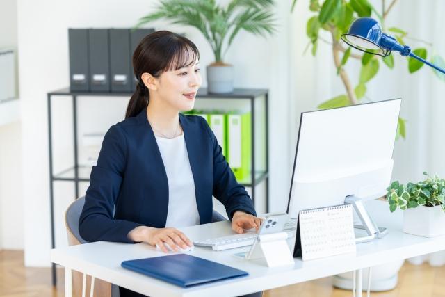 【業界未経験可／リスティング広告運用マーケター】豊富な手当、制度のもと切磋琢磨し合えるような社風です。