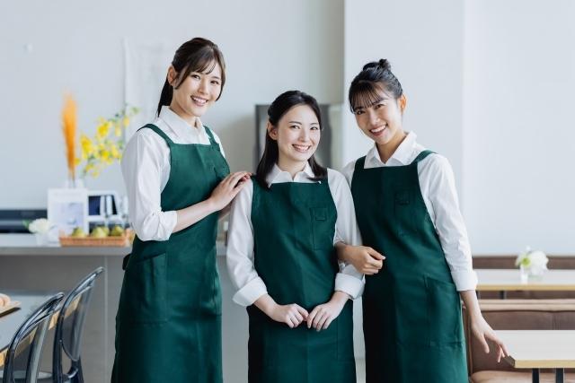 【年間休日最大132日/カフェスタッフ_レストランシェフ(契約社員)】調理師資格をお持ちの方募集！