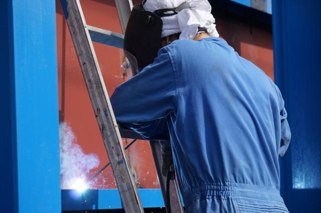 【転勤なし／溶接技術者】建物の骨組みとなる鉄骨の製作・施工を行う会社で溶接を行う仕事