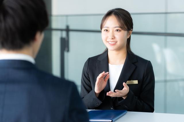 【マイカー通勤可/フロント接客事務】日本一働きやすい車屋～社員とその家族が誇りに思える会社